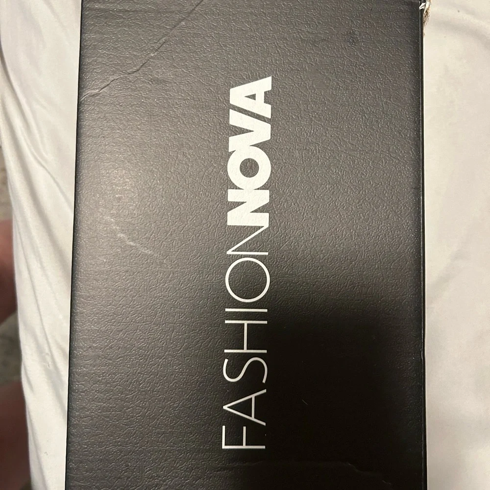 Fashion nova heels 🖤 - Picture 3 of 3